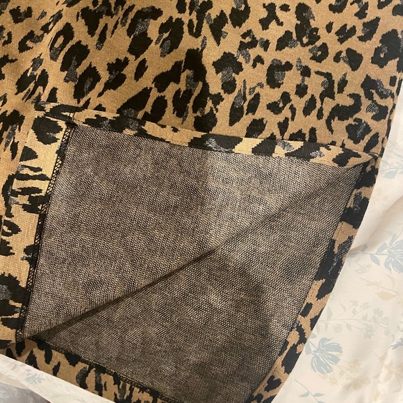 Worthington leopard skirt over knee 30 inch west 29 length from top side slit - Picture 3 of 8